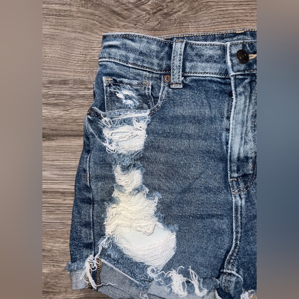 American Eagle Denim Mom Distressed Jean Cuffed Shorts Size 0 - Picture 5 of 6